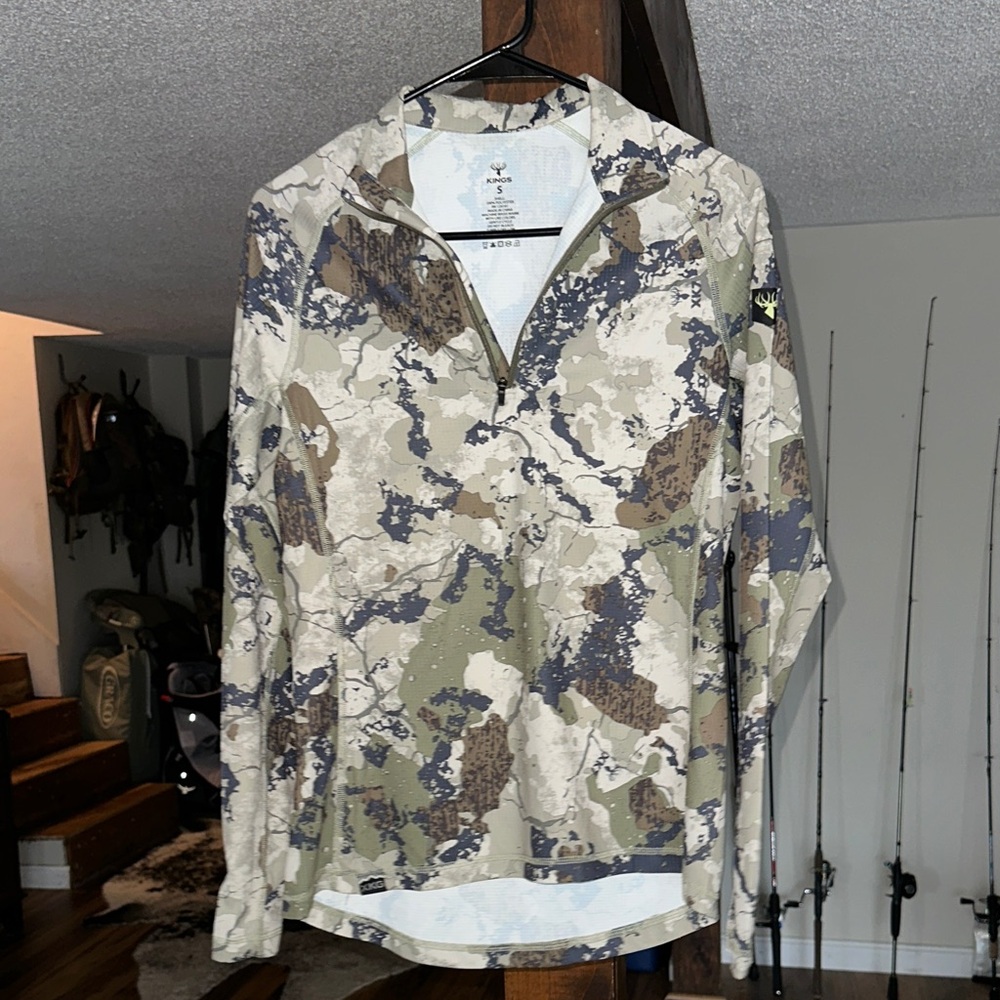 Women’s camo long sleeve shell